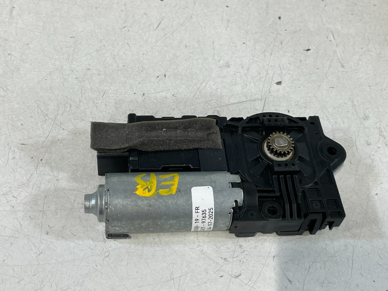 Load image into Gallery viewer, 2019 - 2025 INFINITI QX50 RIGHT SIDE SUNROOF SUN ROOF MOON ROOF MOTOR # 97635