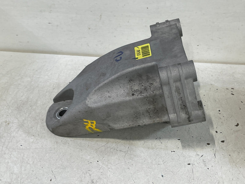 Load image into Gallery viewer, 2019-2023 GENESIS G70 FRONT RIGHT SIDE ENGINE MOUNT SUPPORT BRACKET 2.0L #100959