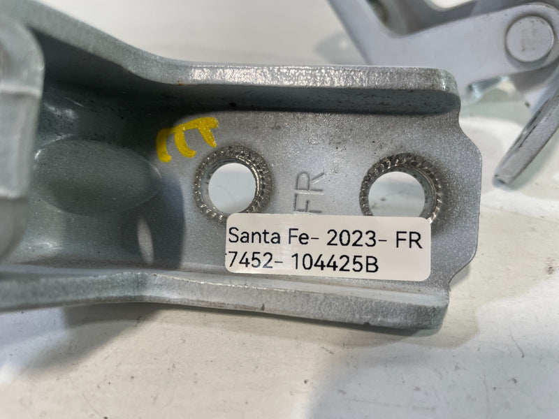 Load image into Gallery viewer, 2019 - 2026 HYUNDAI SANTA FE FRONT RIGHT UPPER & LOWER DOOR HINGE # 104425B
