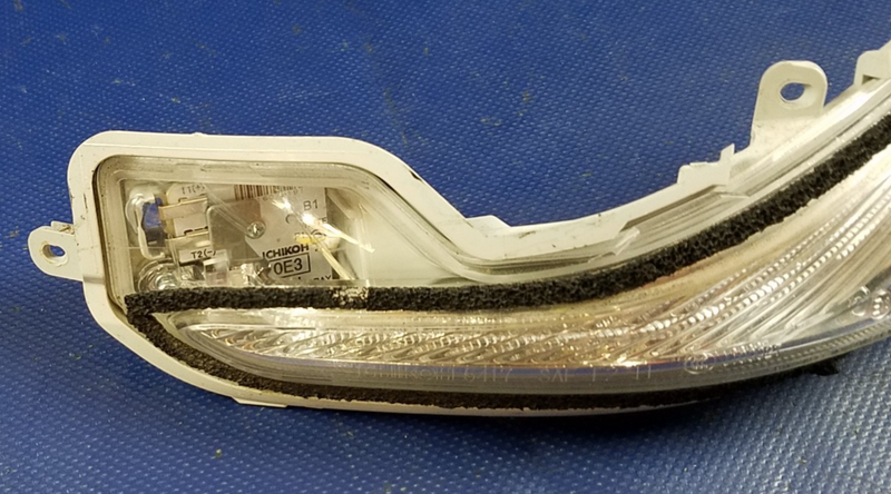 Load image into Gallery viewer, INFINITI Q50 Q60 Q70L QX30 FRONT LEFT SIDE MIRROR TURN SIGNAL LIGHT LAMP # 56481