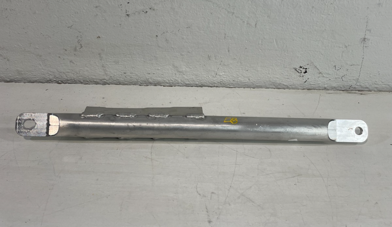 Load image into Gallery viewer, 2019-25 GENESIS G70 FRONT RIGHT FENDER REARWARD STRUT TOWER BRACE BRACKET 104270