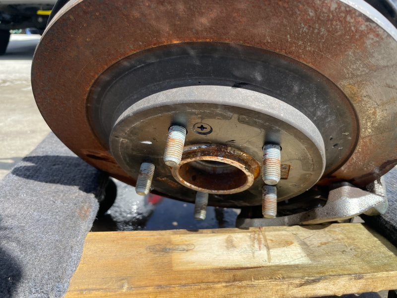 Load image into Gallery viewer, 23-25 KIA SPORTAGE FWD REAR LEFT DRIVER SIDE SUSPENSION KNEE ASSEMBLY # 106668