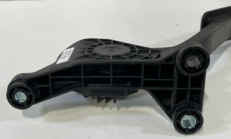 Load image into Gallery viewer, 21-23 HYUNDAI ELANTRA GAS ACCELERATION ACCELERATOR PEDAL 32700-AB200 # 101823A