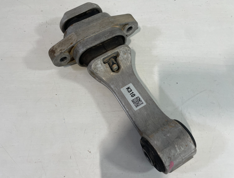 Load image into Gallery viewer, 22-25 HYUNDAI TUCSON SANTA CRUZ ENGINE MOTOR MOUNT TORQUE ARM ROLL ROD # 105052