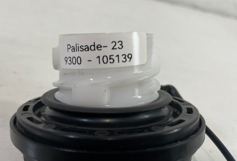 Load image into Gallery viewer, 04-25 HYUNDAI PALISADE ELANTRA GENESIS G70 REAR FUEL GAS TANK FILLER CAP #105139