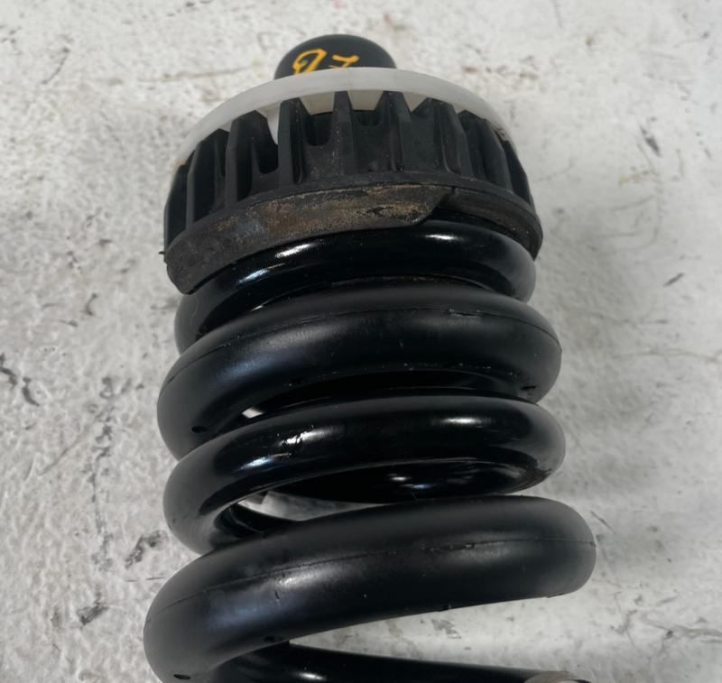 Load image into Gallery viewer, 2021-2025 BMW G82 M4 REAR LEFT OR RIGHT SIDE SUSPENSION COIL SPRING # 105757