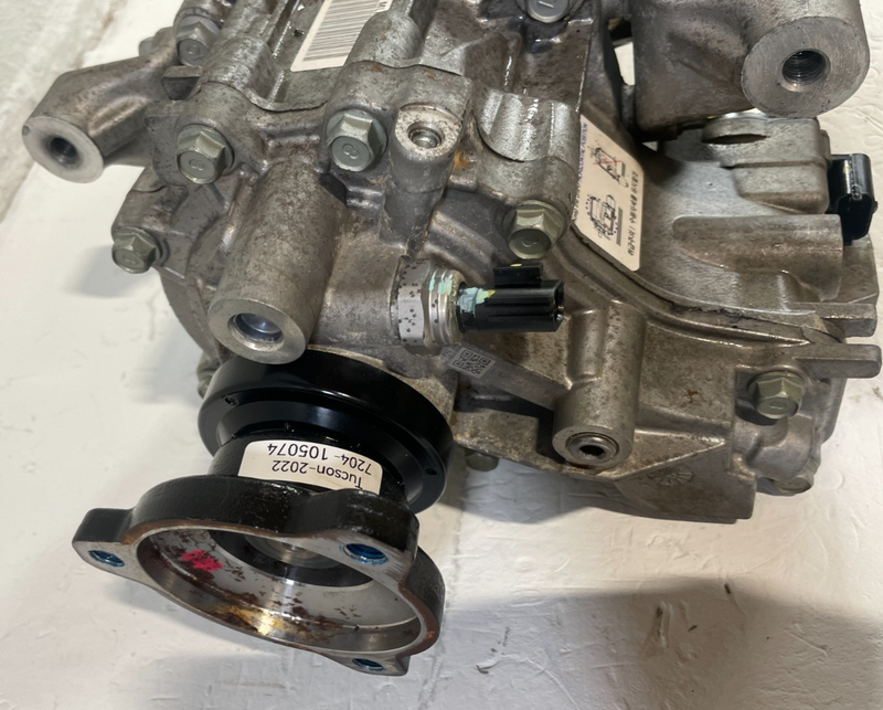 Load image into Gallery viewer, 2022-2025 HYUNDAI TUCSON AWD REAR DIFFERENTIAL AXLE CARRIER ASSEMBLY # 105074