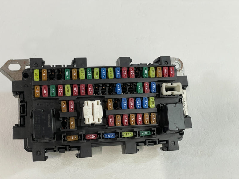 Load image into Gallery viewer, 2019 - 2025 INFINITI QX50 DASHBOARD FUSE JUNCTION RELAY BOX MULTIPLEX # 87418