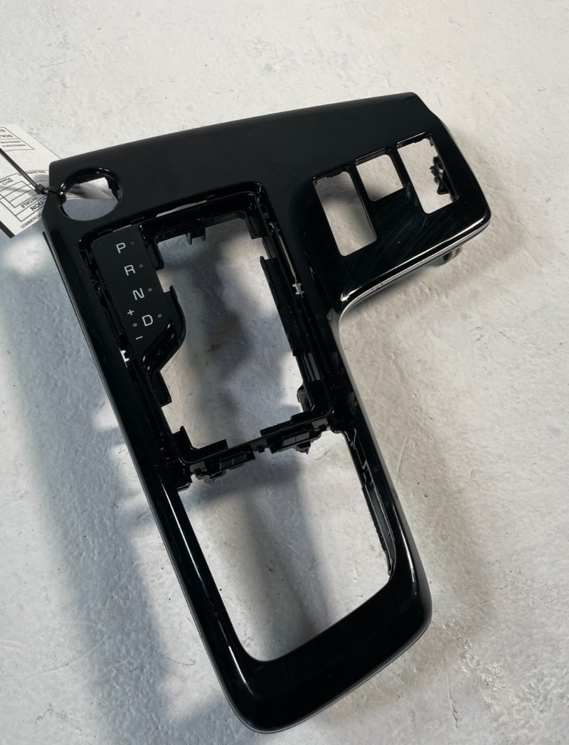 Load image into Gallery viewer, 23-25 KIA SPORTAGE CONSOLE SHIFT SHIFTER INDICATOR BEZEL COVER PANEL 2.5L 106603