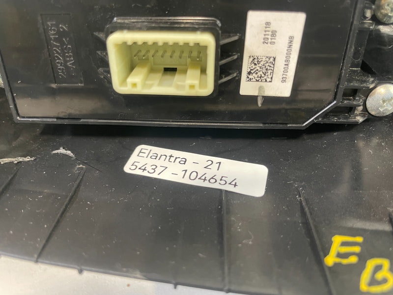 Load image into Gallery viewer, HYUNDAI ELANTRA DASH DIMMER & TRUNK & TRACTION CONTROL SWITCH W/ BRACKET #104654