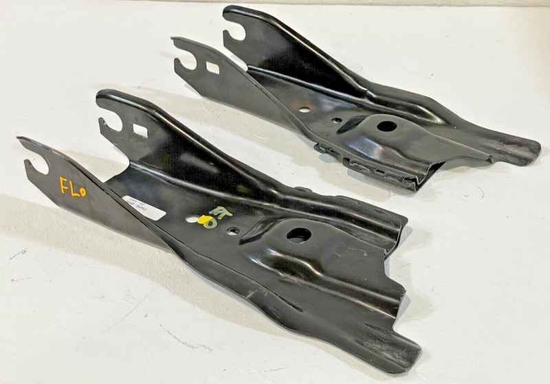 Load image into Gallery viewer, 22-25 HONDA CIVIC ACCORD FRONT LH & RH SUBFRAME REARWARD STAY BRACKET PAIR 86952