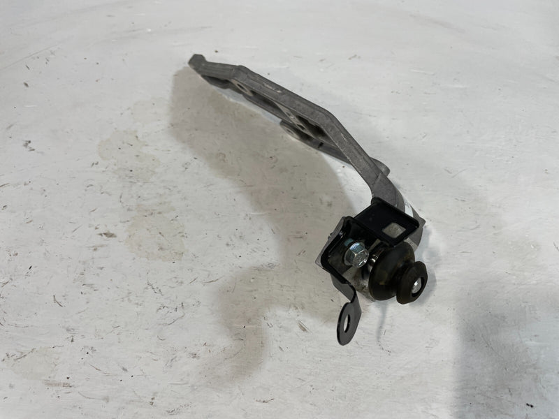 Load image into Gallery viewer, 16-22 HONDA HR-V FRONT LEFT DRIVER SIDE AIR CLEANER STAY MOUNT BRACKET # 89122