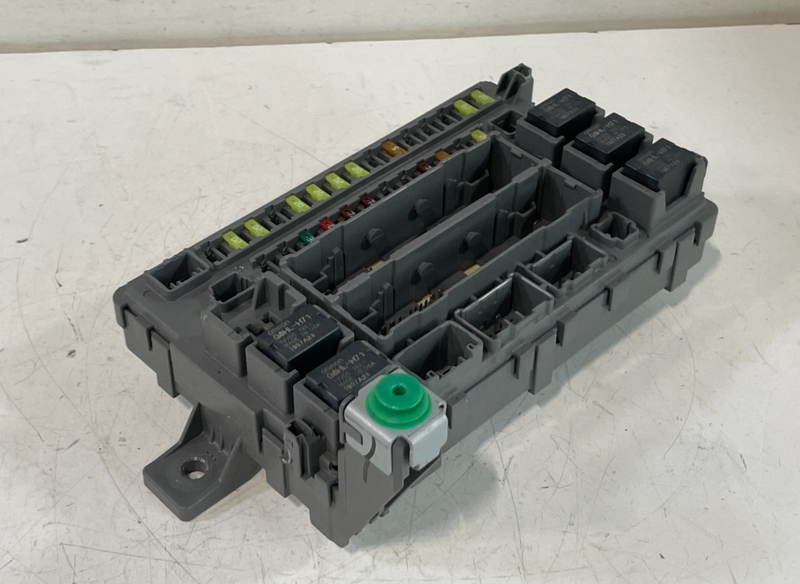 Load image into Gallery viewer, 2017-2018 ACURA MDX RIGHT SIDE UNDER DASH FUSE RELAY CABIN JUNCTION BOX # 102758