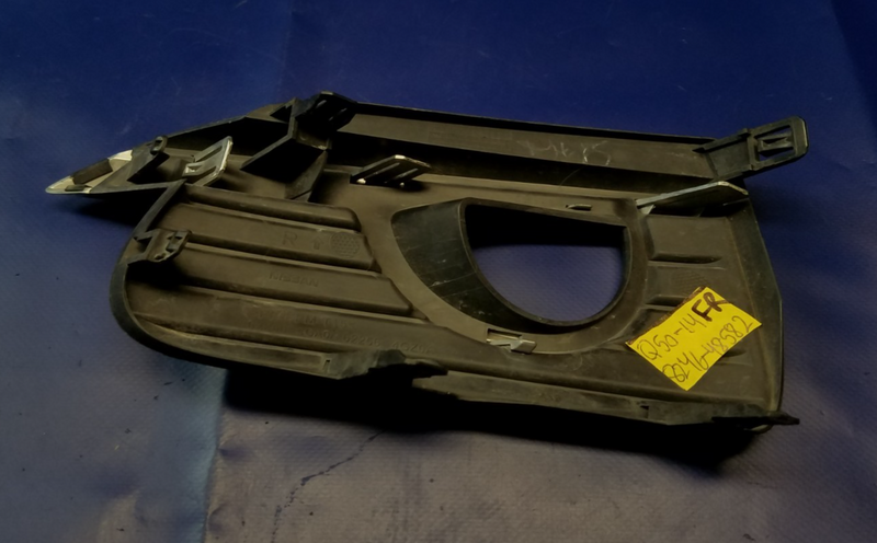 Load image into Gallery viewer, 14-18 INFINITI Q50 FRONT RIGHT SIDE FOG LIGHT LAMP CHROME BEZEL W/O SPORT #48582