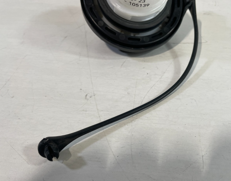 Load image into Gallery viewer, 04-25 HYUNDAI PALISADE ELANTRA GENESIS G70 REAR FUEL GAS TANK FILLER CAP #105139