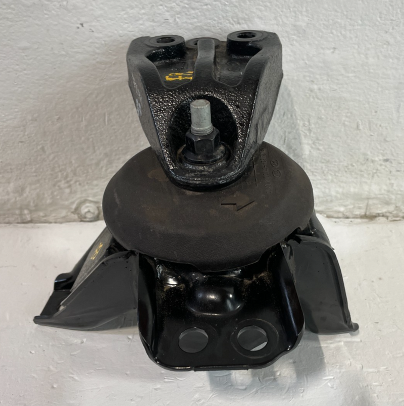 Load image into Gallery viewer, 2020-2025 HYUNDAI PALISADE FRONT RIGHT ENGINE MOUNT SUPPORT BRACKET # 105176