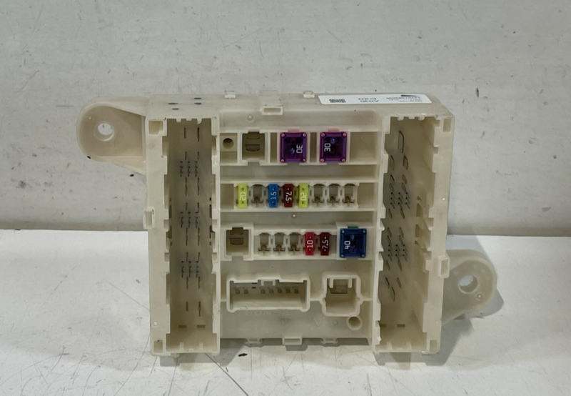Load image into Gallery viewer, 2017 - 2020 ACURA MDX REAR FUSE RELAY CABIN JUNCTION BOX 38230-TZ5-A030 # 102746