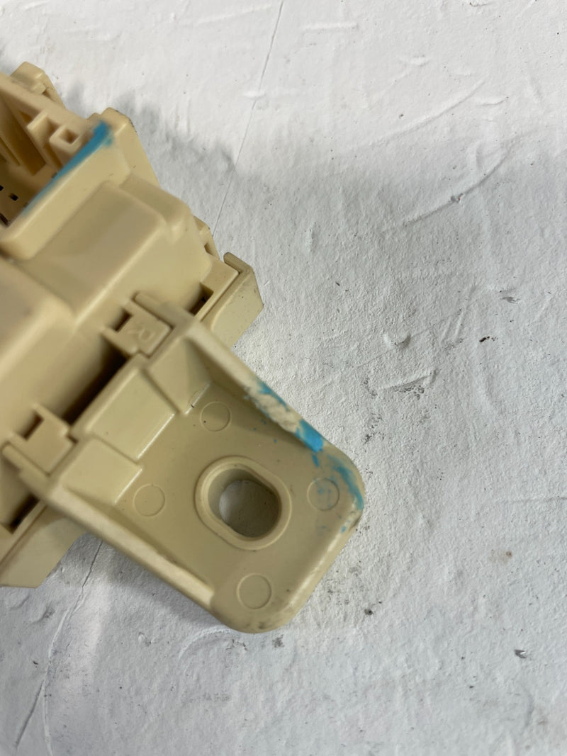Load image into Gallery viewer, 2021-2023 HYUNDAI SANTA FE CANBIN FUSE RELAY JUNCTION BOX BLOCK MODULE # 104420