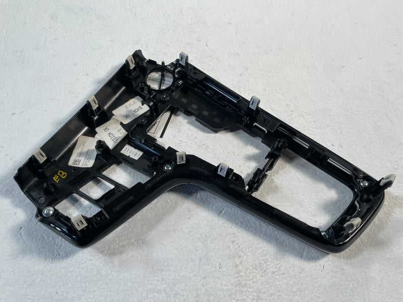 Load image into Gallery viewer, 23-25 KIA SPORTAGE CONSOLE SHIFT SHIFTER INDICATOR BEZEL COVER PANEL 2.5L 106603