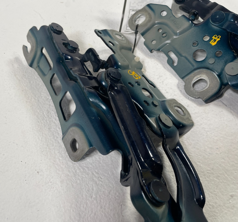 Load image into Gallery viewer, 19-25 BMW G82 M4 M440i 330i FRONT LH & RH HOOD BONNET HINGE PAIR BLUE # 105611