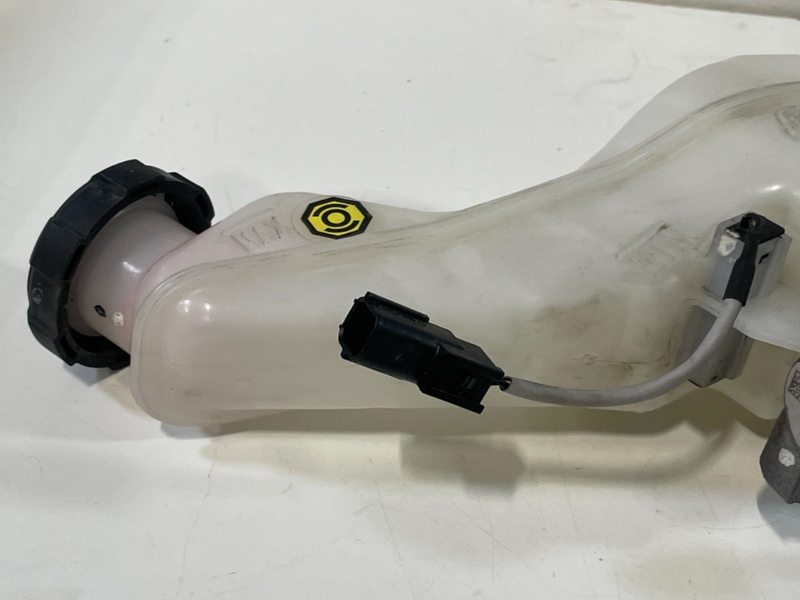 Load image into Gallery viewer, 2021-2025 HYUNDAI SANTA FE BRAKE BOOSTER MASTER CYLINDER RESERVOIR 2.5L # 101915
