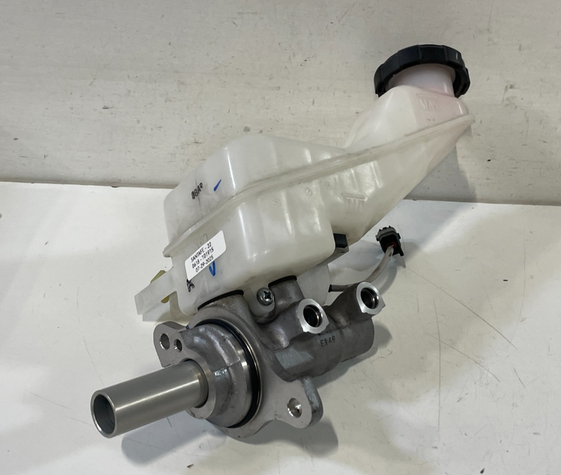 Load image into Gallery viewer, 2021-2025 HYUNDAI SANTA FE BRAKE BOOSTER MASTER CYLINDER RESERVOIR 2.5L # 101915