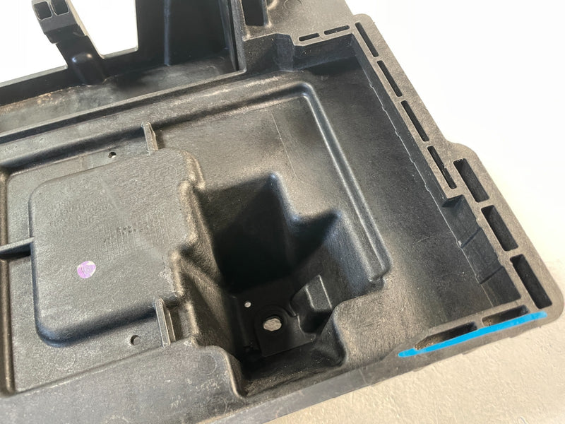 Load image into Gallery viewer, 2023 - 2025 KIA SPORTAGE BATTERY TRAY MOUNT BRACKET 37150-DW000 2.5L # 106586