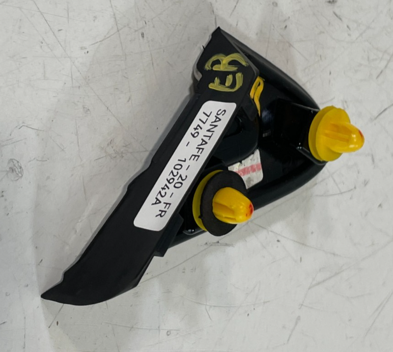 Load image into Gallery viewer, 2019-2023 HYUNDAI SANTA FE FRONT RIGHT FENDER UPPER CORNER MOLDING # 102942A