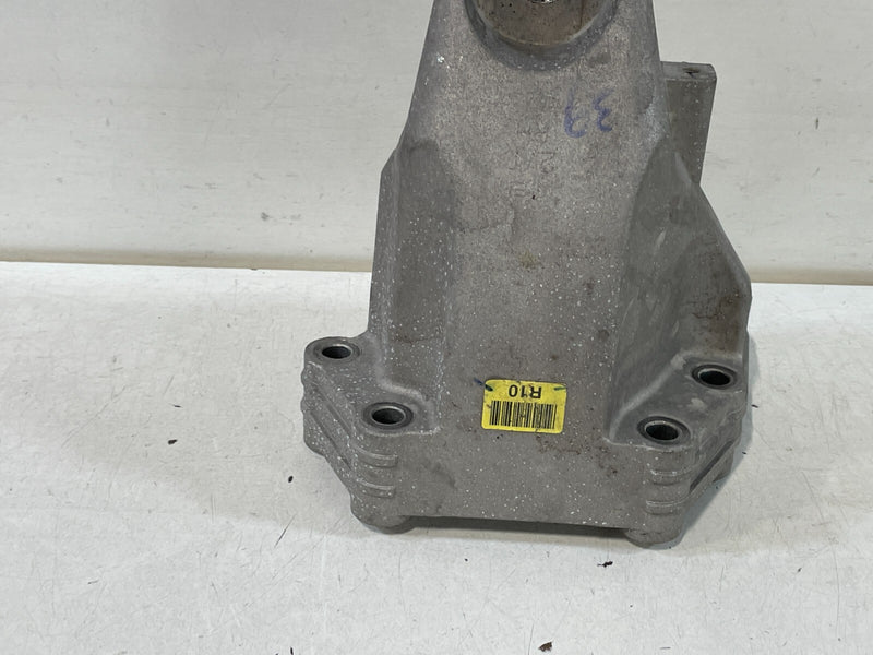Load image into Gallery viewer, 2019-2023 GENESIS G70 FRONT RIGHT SIDE ENGINE MOUNT SUPPORT BRACKET 2.0L # 96713