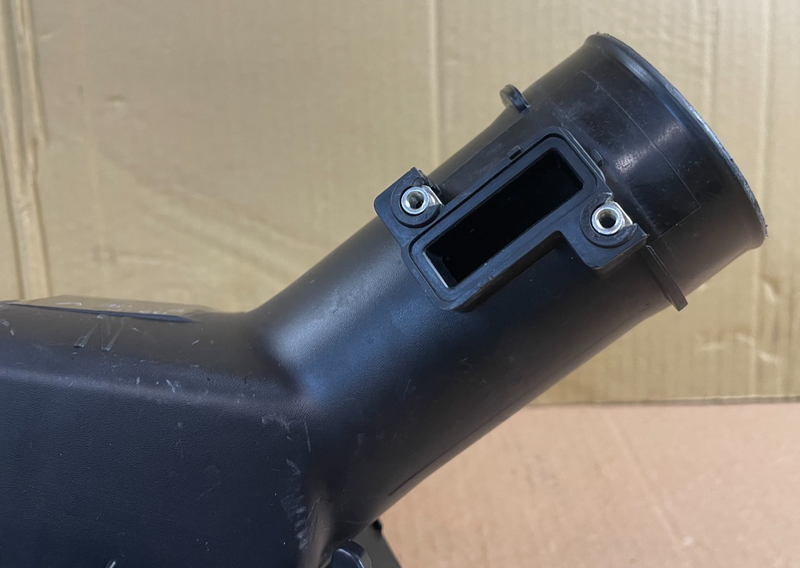 Load image into Gallery viewer, ⭐⭐OEM NISSAN 370Z INFINITI G37 CONVERTIBLE RIGHT AIR CLEANER INTAKE BOX ASSEMBLY