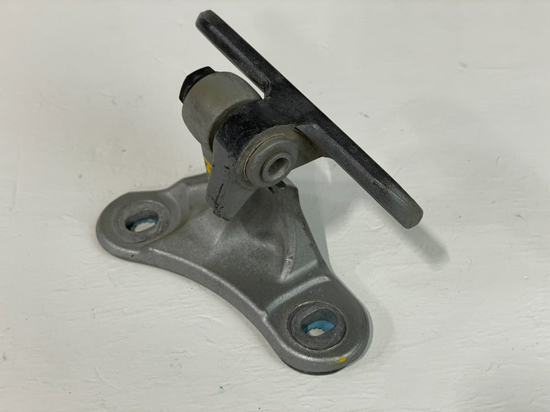 Load image into Gallery viewer, 2017 - 2019 INFINITI QX30 FRONT RIGHT UPPER DOOR HINGE H0400-5DMMA OEM # 88083