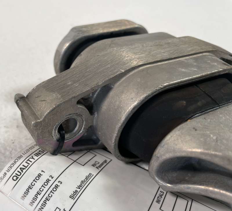 Load image into Gallery viewer, 22-25 HYUNDAI TUCSON SANTA CRUZ ENGINE MOTOR MOUNT TORQUE ARM ROLL ROD # 106004