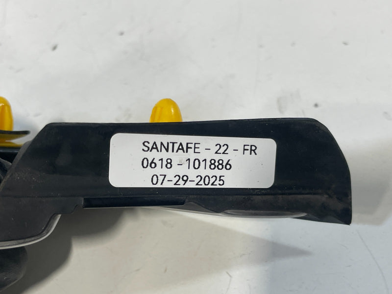 Load image into Gallery viewer, 19-23 HYUNDAI SANTA FE FRONT RIGHT PASSENGER FENDER UPPER CORNER MOLDING #101886