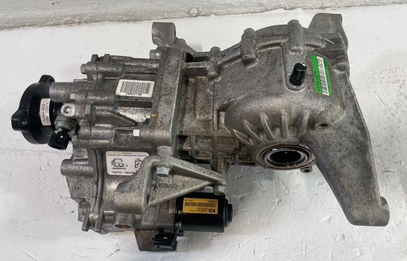 Load image into Gallery viewer, 2022-2025 HYUNDAI TUCSON AWD REAR DIFFERENTIAL AXLE CARRIER ASSEMBLY # 105074