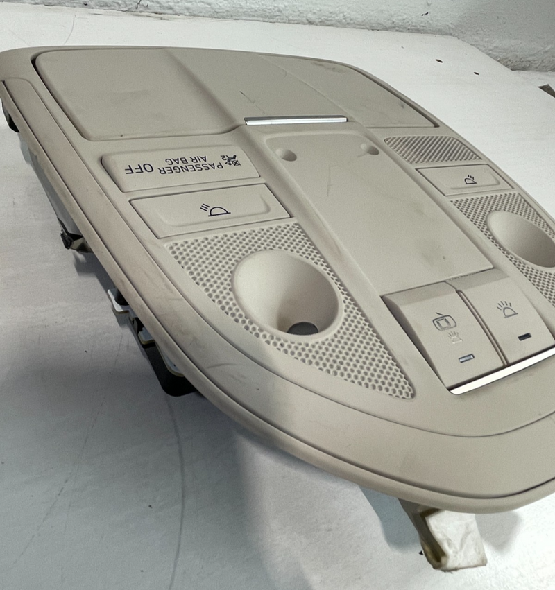 Load image into Gallery viewer, 2019 - 2023 GENESIS G70 ROOF OVERHEAD CONSOLE DOME LIGHT LAMP W/ SWITCH # 104309