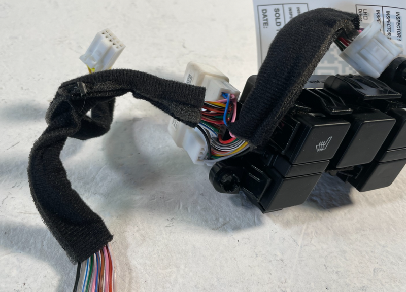 Load image into Gallery viewer, 23-25 KIA SPORTAGE FRONT CENTER CONSOLE SEAT HEATER CONTROL SWITCH 2.5L # 106595
