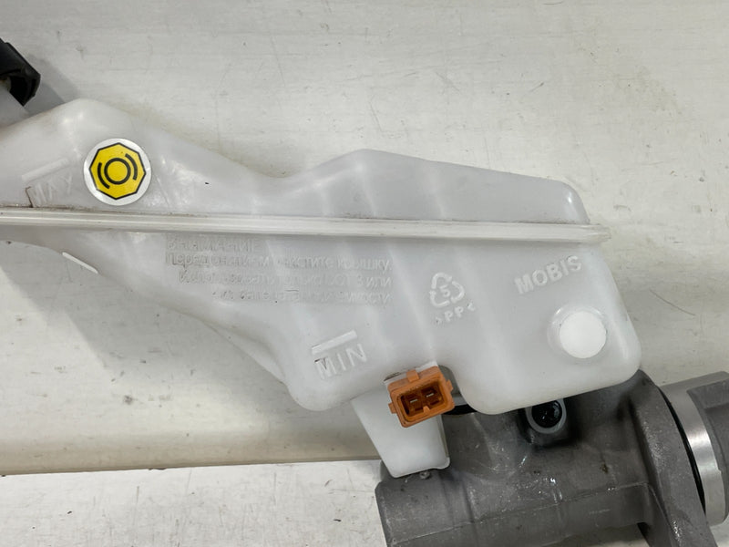Load image into Gallery viewer, 2020-2025 HYUNDAI PALISADE BRAKE MASTER CYLINDER RESERVOIR BOOSTER TANK # 100840