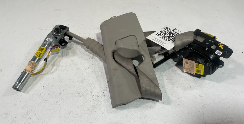 Load image into Gallery viewer, 19-21 GENESIS G70 FRONT RIGHT SIDE SEAT BELT RETRACTOR W/ TENSIONER # 105331