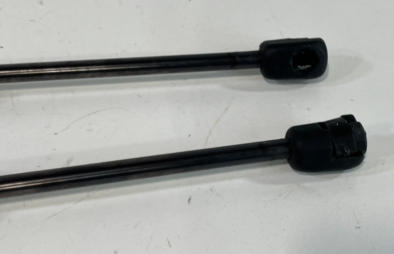 Load image into Gallery viewer, 19-23 HYUNDAI SANTA FE LEFT & RIGHT SIDE HOOD BONNET LIFT SUPPORT PAIR # 102931