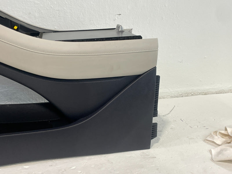 Load image into Gallery viewer, 2020-2022 HYUNDAI PALISADE CENTER CONSOLE STORAGE COMPARTMENT ASSEMBLY # 103635