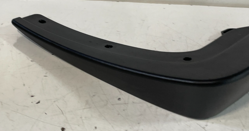 Load image into Gallery viewer, 21-23 HYUNDAI SANTA FE FRONT RIGHT PASSENGER SIDE MUD SPLASH FLAP GUARD # 103992
