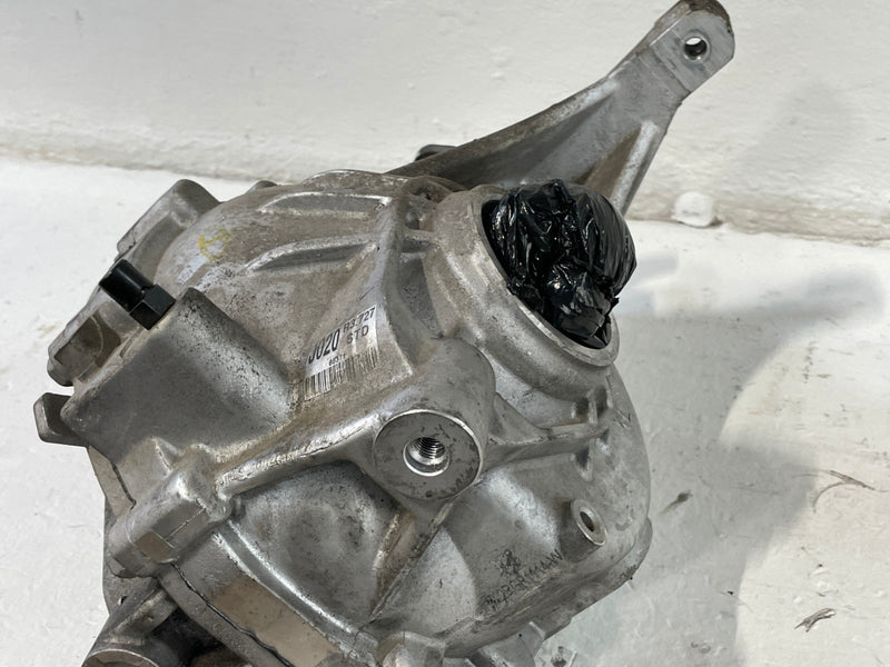 Load image into Gallery viewer, 2019 - 2023 GENESIS G70 RWD REAR DIFFERENTIAL AXLE CARRIER ASSEMBLY 2.0L #101102