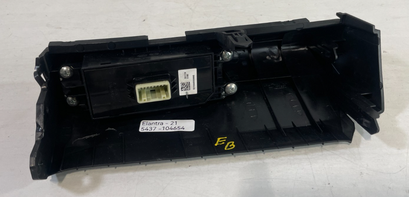 Load image into Gallery viewer, HYUNDAI ELANTRA DASH DIMMER & TRUNK & TRACTION CONTROL SWITCH W/ BRACKET #104654