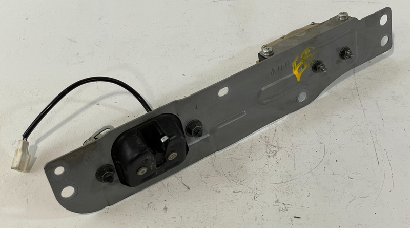 Load image into Gallery viewer, 09-20 NISSAN 370Z COUPE LIFTGATE BACK DOOR LOCK ACTUATOR COVER BRACKET # 82519