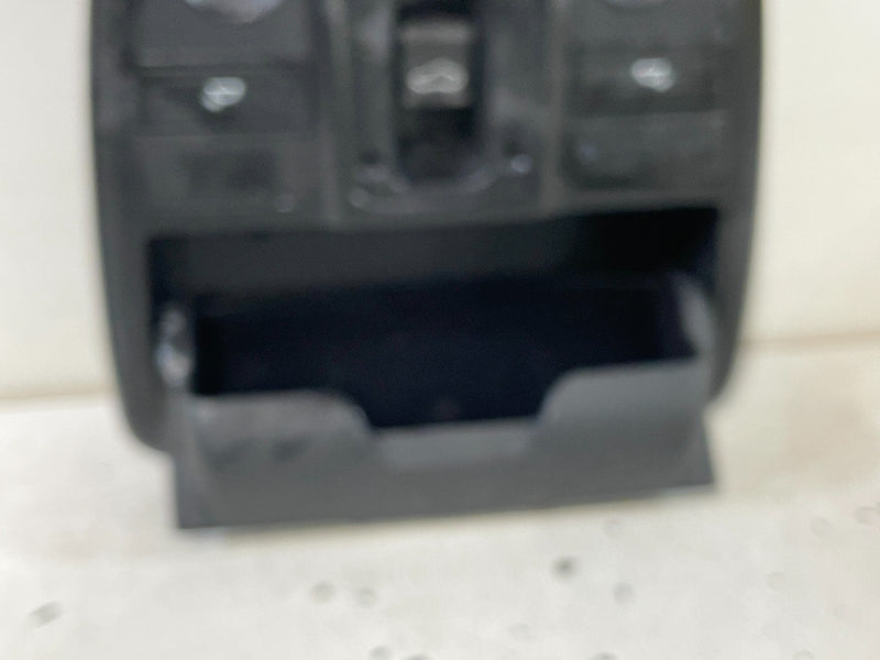 Load image into Gallery viewer, 2019-2024 GENESIS G70 ROOF OVERHEAD CONSOLE DOME READING LIGHT W/ SWITCH #101015