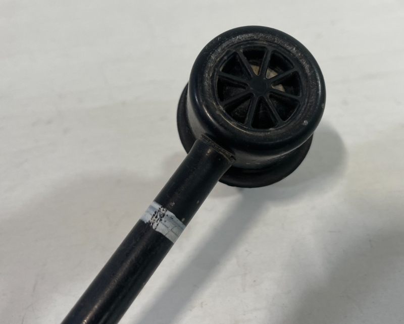 Load image into Gallery viewer, 22-25 HYUNDAI TUCSON REAR RIGHT STABILIZER SWAY ANTI ROLL BAR END LINK # 105048