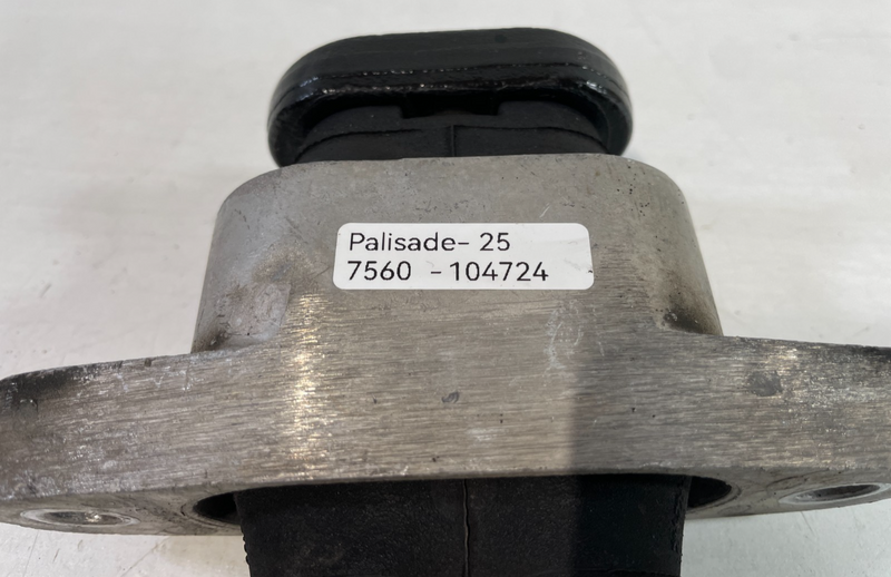 Load image into Gallery viewer, 19-25 HYUNDAI PALISADE SANTA FE ENGINE MOTOR MOUNT TORQUE ARM ROLL ROD # 104724