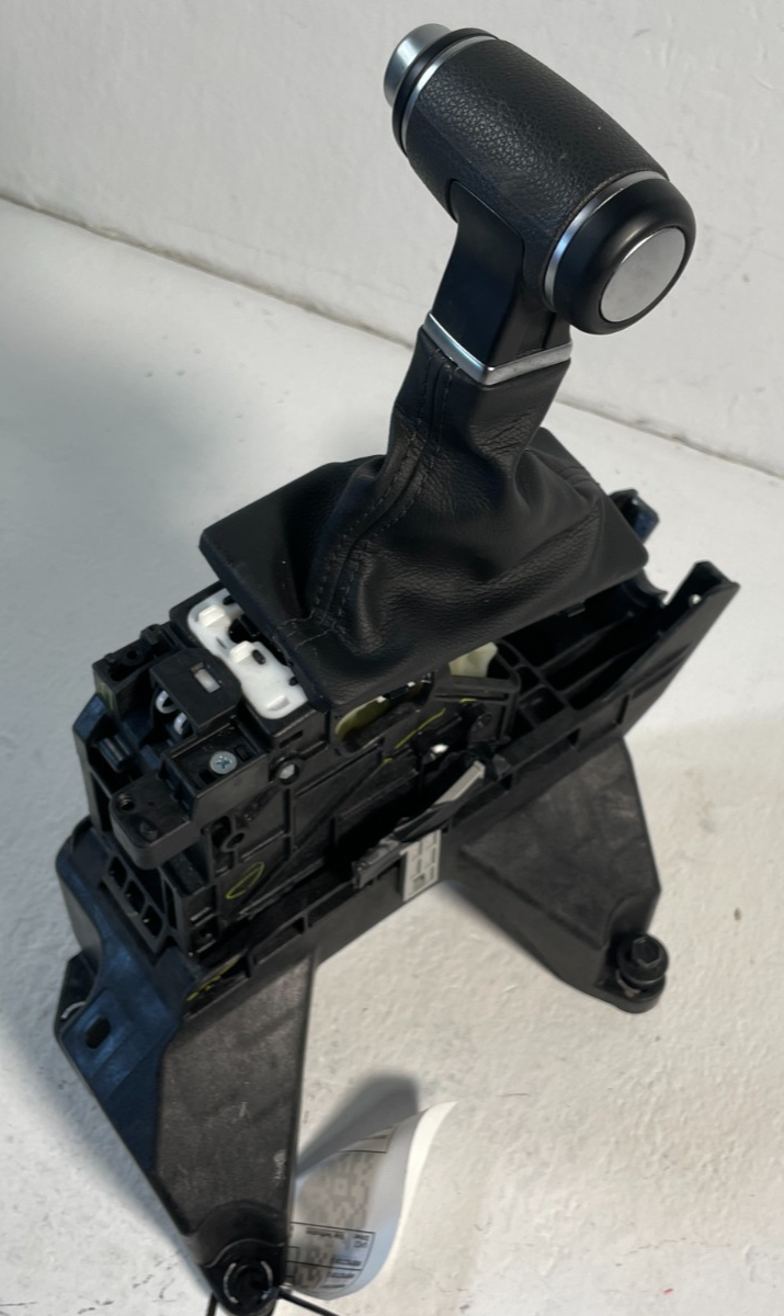 Load image into Gallery viewer, 2023 - 2025 KIA SPORTAGE GEAR SHIFTER FLOOR LEVER KNOB ASSEMBLY 2.5L # 106637