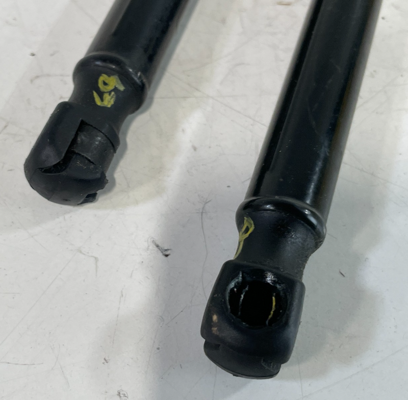 Load image into Gallery viewer, 19-23 HYUNDAI SANTA FE LEFT & RIGHT SIDE HOOD BONNET LIFT SUPPORT PAIR # 102931