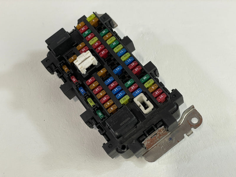 Load image into Gallery viewer, 2019 - 2025 INFINITI QX50 DASHBOARD FUSE JUNCTION RELAY BOX MULTIPLEX # 87418